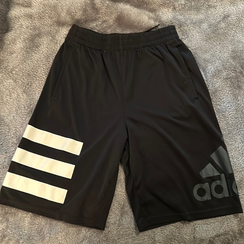 Boys Adidas shorts size L (14-16)